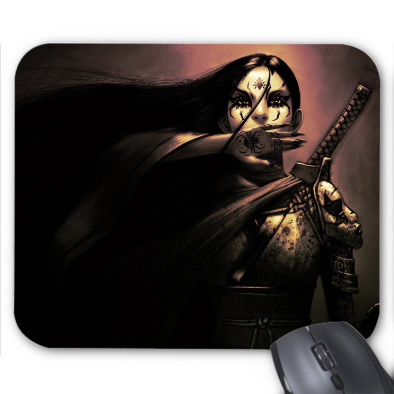 Tapis de souris femme guerrière dark