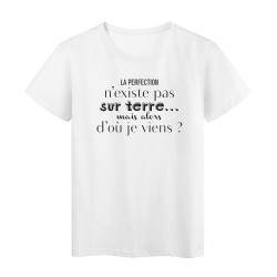 T-Shirt imprimé citation humour la perfection n'existe pas sur terre mais alors d'ou je viens ?