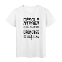 T-Shirt imprimé citation humour désolé cet homme est deja pris par une dromoise qui déchire