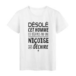 T-Shirt imprimé citation humour désolé cet homme est deja pris par une nicoise qui déchire