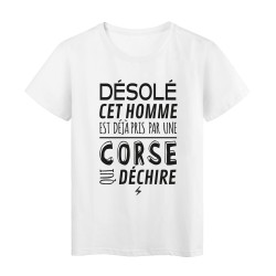 T-Shirt imprimé citation humour désolé cet homme est deja pris par une corse qui déchire