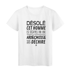 T-Shirt imprimé citation humour désolé cet homme est deja pris par une ardechoise qui déchire