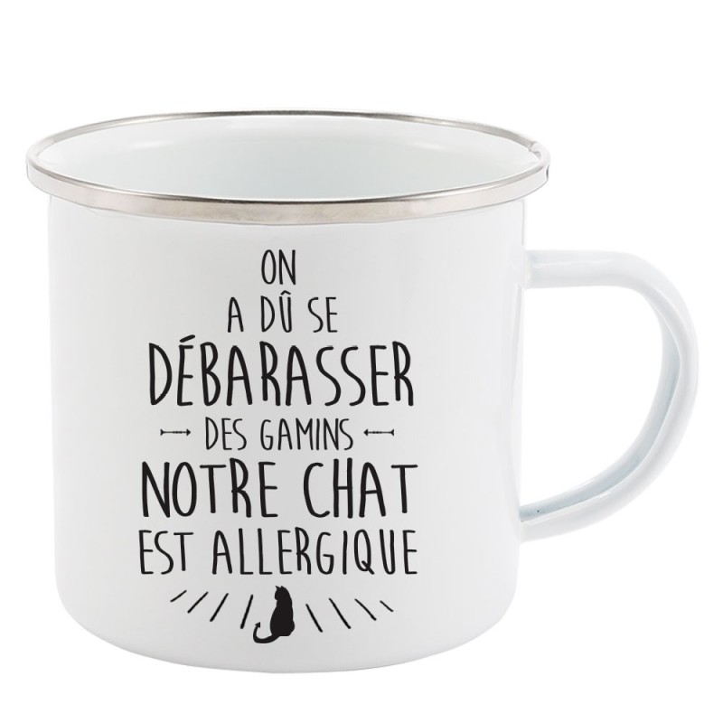 Mug Tasse Rétro en métal émaillé imprimé citation On a du se débarrasser des gamins notre chat est allergique