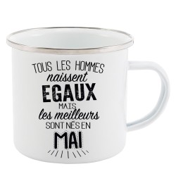 Mug Tasse Rétro en métal émaillé imprimé citation Tous les hommes naissent égaux les meilleurs sont en mai