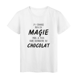 T-Shirt imprimé humour citation J'y connais rien en magie mais je ne peux faire disparaitre du chocolat