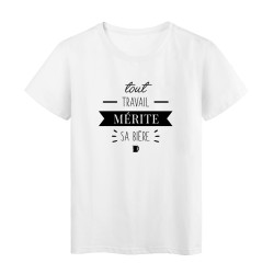 T-Shirt imprimé humour citation Tout travail mérite sa bière