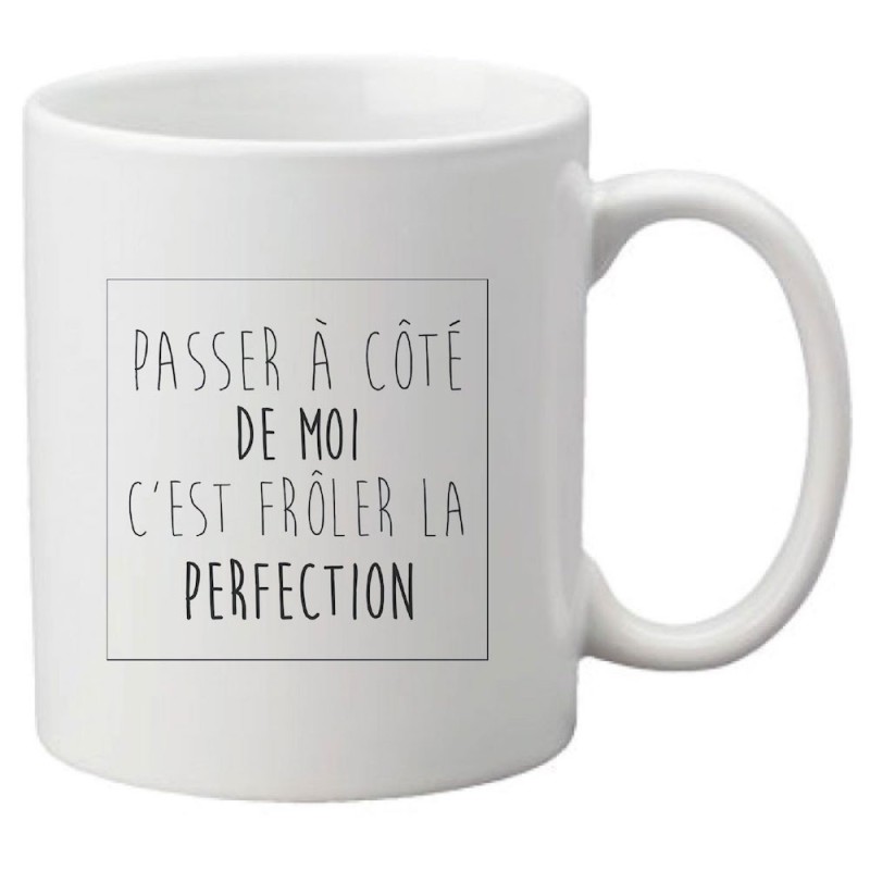 Mug tasse céramique imprimé citation humour illustration Passer à coté de moi c'est frôler la perfection