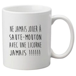 Mug tasse céramique imprimé illustration citation Ne jamais jouer a saute mouton avec une licorne jamais