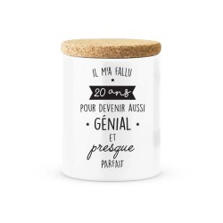 Pot céramique avec couvercle en liège citation imprimé Il ma fallu 20 ans pour devenir aussi génial et presque parfait