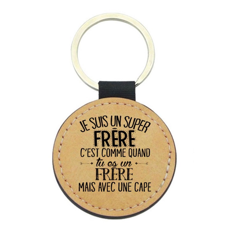 Porte-clés cuir végan marron - Cadeau - Imprimé en France - Je suis un super frère avec une cape