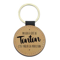 Porte-clés cuir végan marron - Cadeau - Imprimé en France - citation Passer a coté de tonton c'est frôler la perfection