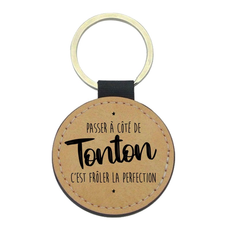 Porte-clés cuir végan marron - Cadeau - Imprimé en France - citation Passer a coté de tonton c'est frôler la perfection