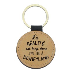 Porte-clefs cuir végan marron imprimé La réalité est trop dure j'me tire a disneyland
