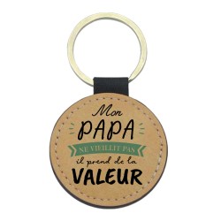 Porte-clefs cuir végan marron imprimé Mon papa ne vieillis pas il prend de la valeur