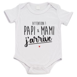 Body bébé - Cadeau naissance - imprimé citation Humour - Attention papi & mami j'arrive