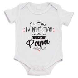 Body bébé - Cadeau naissance - imprimé citation Humour - La perfection n'existe pas mais papa est bien réel
