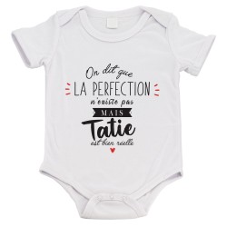 Body bébé - Cadeau naissance - imprimé citation Humour - La perfection n'existe pas mais tatie est bien réelle