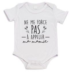 Body bébé - Cadeau Baptême - imprimé humour -Ne me force pas a appeler ma mamie