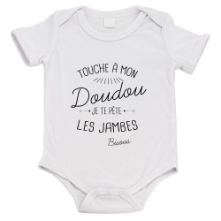 Body bébé - Cadeau Baptême - imprimé humour - Touche a mon doudou je te pète les jambes bisou